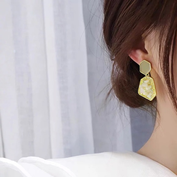 Gold Plated 14K Crystals Drop Earrings - Picture 4 of 5